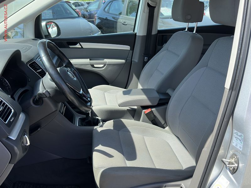 Volkswagen Sharan (2015) 2.0 TDi, AC, výhřev sed - fotka 8 z 19