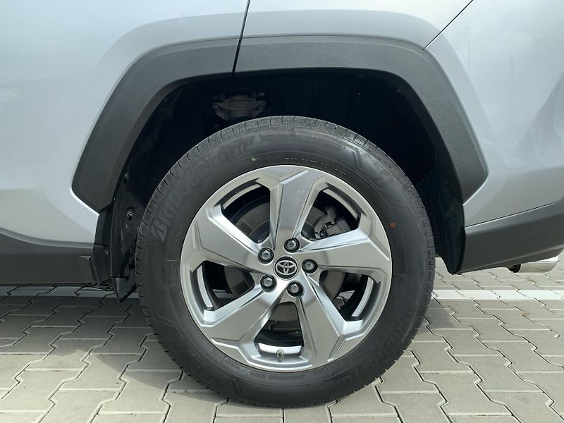 Toyota RAV4 COMFORT STYLE 2,0 129kW MAN6 - fotka 28 z 31