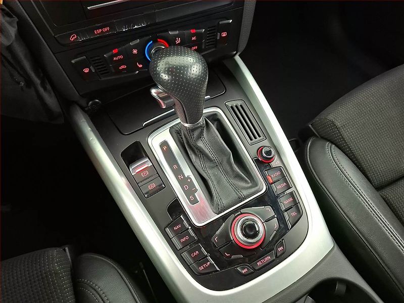 Audi Q5 (2010) 3.0 TDI, 4X4, Automat, Kůže - fotka 13 z 14