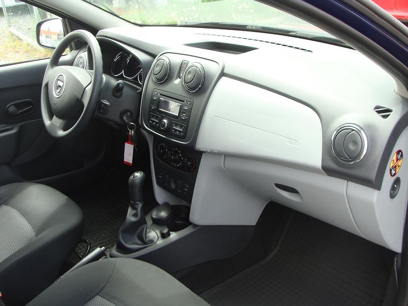Dacia Logan 1.2i, klima - fotka 17 z 22