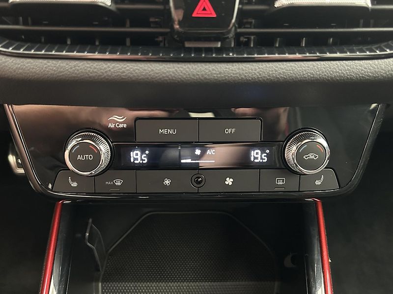 Škoda Fabia 1.0 TSI Monte Carlo - fotka 9 z 28