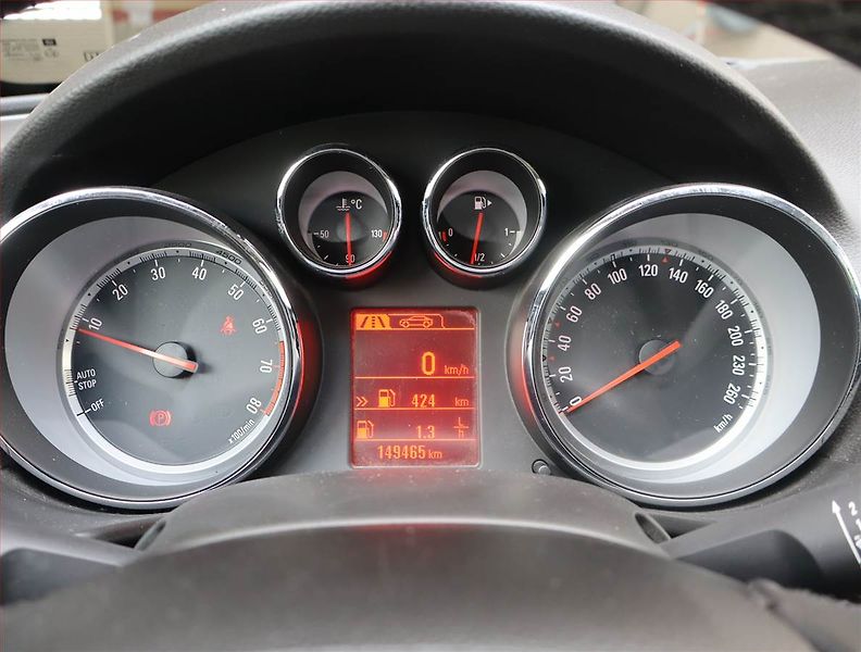 Opel Insignia (2011) 1.4 Turbo, Navi, Tempomat - fotka 11 z 14