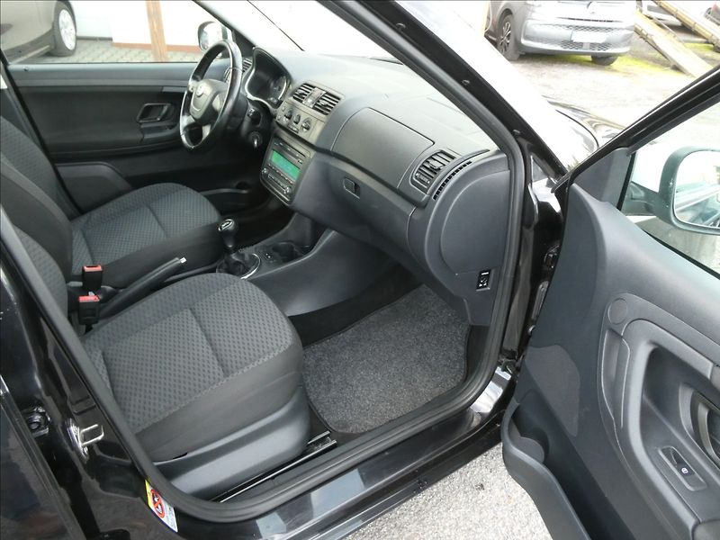 Škoda Fabia 1,2 TSi, 2 x kola, po servise - fotka 15 z 45