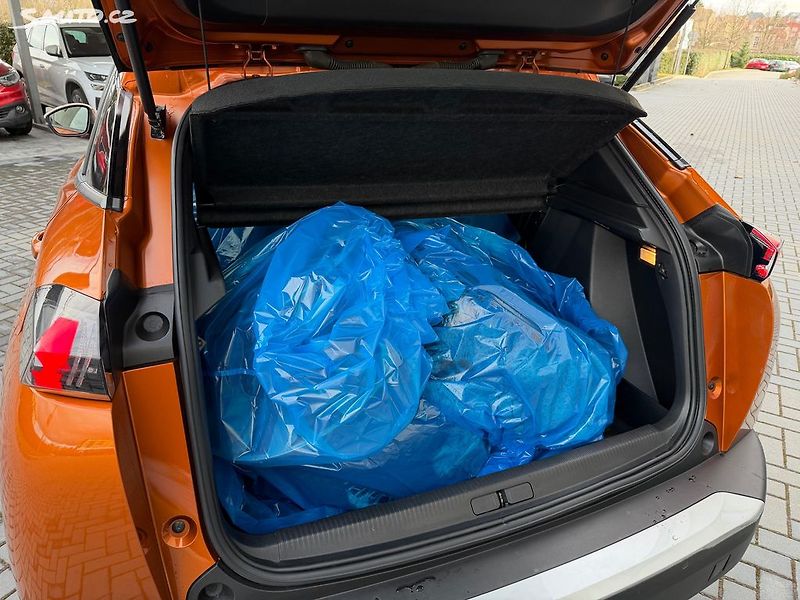 Peugeot 2008 (2020) 1.2 74 kW - fotka 12 z 20