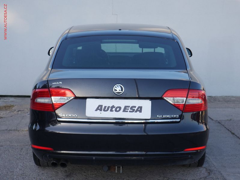 Škoda Superb (2013) 2.0 TDi 4x4, ČR, DSG, bixen - fotka 5 z 17