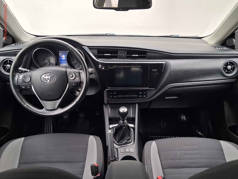 Toyota Auris (2016) 1.6 i, ČR, navi, autoAC - fotka 8 z 16