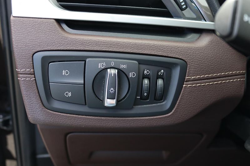 BMW X1 XDRIVE 25i F48 170kW - fotka 25 z 50
