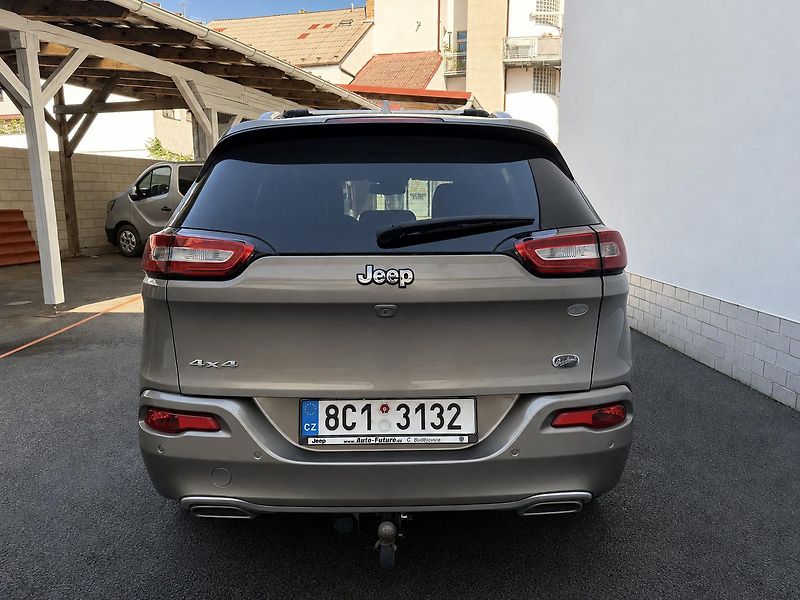 Jeep Cherokee OVERLAND - fotka 5 z 10