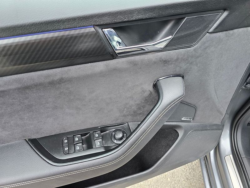 Škoda Superb 1.4TSi 160kW iV Sportline DSG - fotka 25 z 50