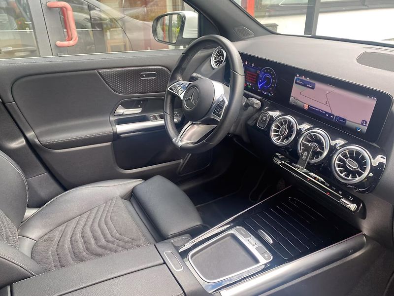 Mercedes-Benz EQA 300 4M Progressive Facelift - fotka 9 z 14
