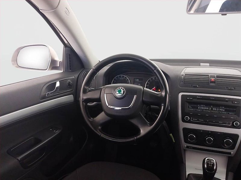 Škoda Octavia (2011) Ambition 1.6 TDI, Serv.kniha - fotka 7 z 18