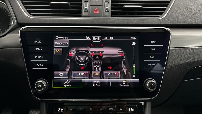 Škoda Superb 2.0 TDI Style Combi - fotka 26 z 27