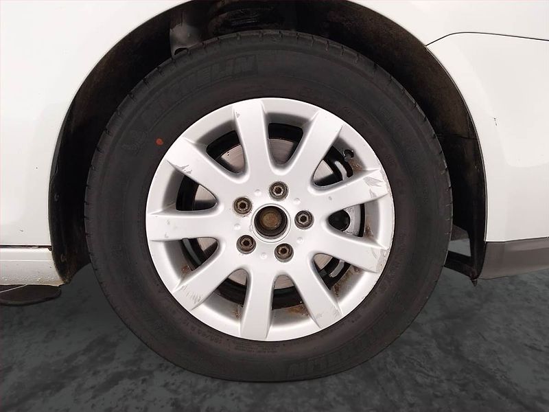 Volkswagen Golf (2009) 1.9 TDI, po STK, plně pojízdný - fotka 15 z 16