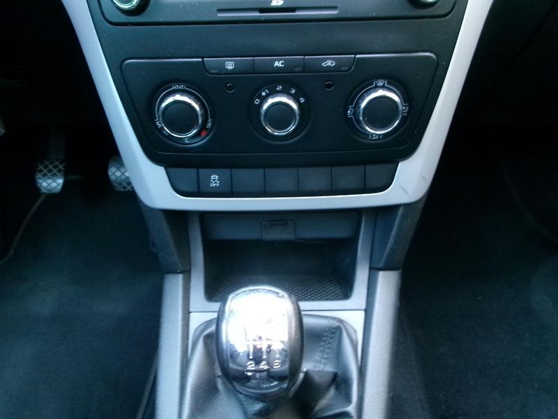 Škoda Yeti (2010) 1,2TSI AC ALU TAŽNÉ STK - fotka 23 z 23
