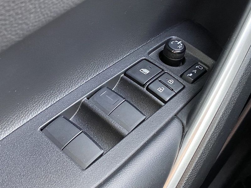 Toyota Corolla Cross 2.0HSD, ČR-1, Premiere, záruka - fotka 32 z 38