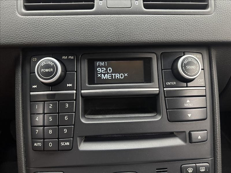 Volvo XC90 3,2 4X4 7-MÍST KŮŽE SENZORY ČR - fotka 19 z 38