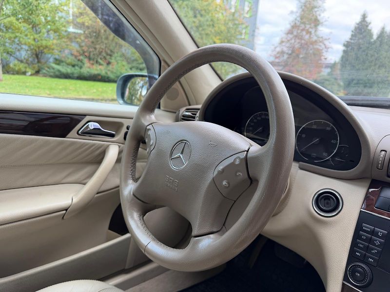Mercedes-Benz Třídy C 320 3,0 CDi Elegance  - fotka 20 z 23