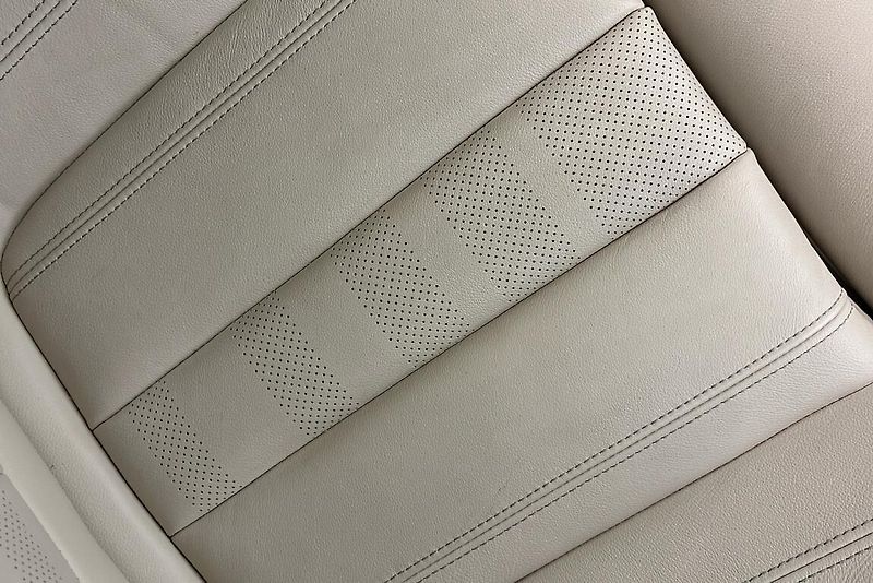 BMW X5 xDrive40i - fotka 15 z 29