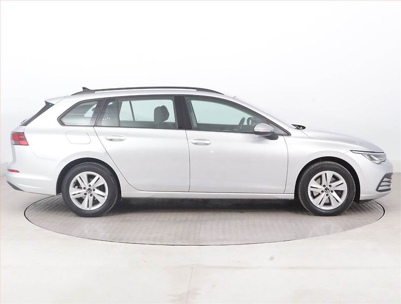Volkswagen Golf (2022) Life 2.0 TDI, Automat - fotka 6 z 16