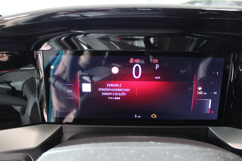 Opel Mokka Edition Hybrid 1.2 TURBO 107kW - fotka 9 z 13