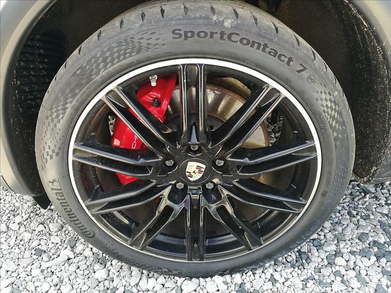 Porsche Cayenne 4,8 i V8 Turbo - fotka 29 z 32