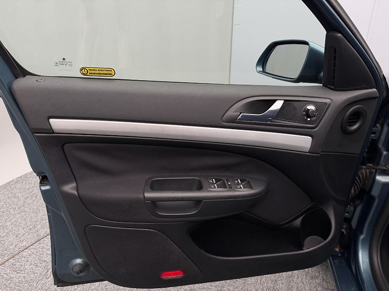 Škoda Octavia 1.9 TDI COMBI CZ 1.maj - fotka 17 z 28