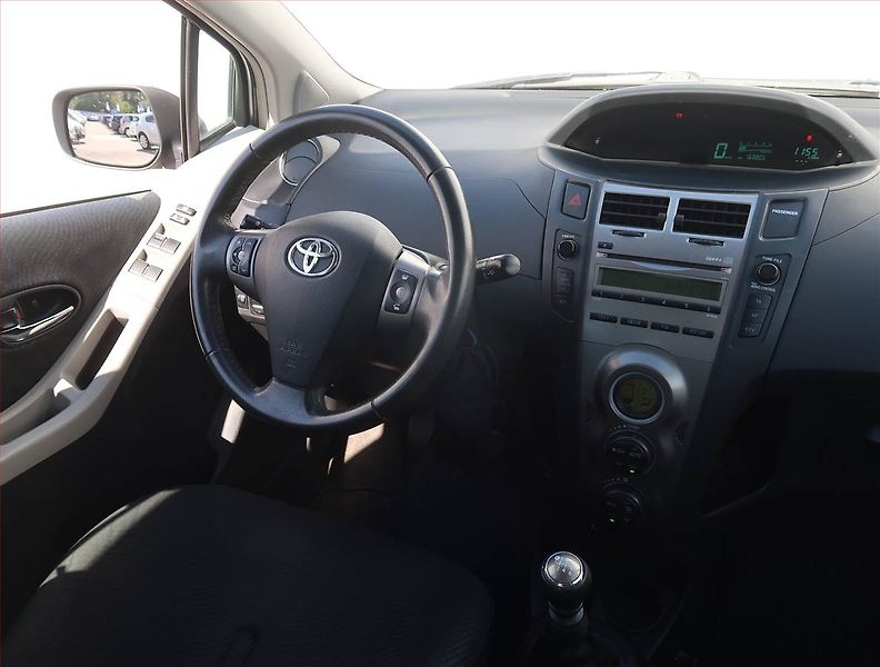 Toyota Yaris (2009) 1.33 Dual VVT-i, po STK - fotka 7 z 16