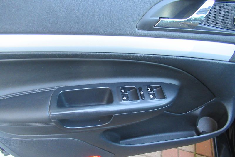Škoda Octavia 1.6 TDI AUT. KLIMA NAVI TAŽNÉ - fotka 18 z 30