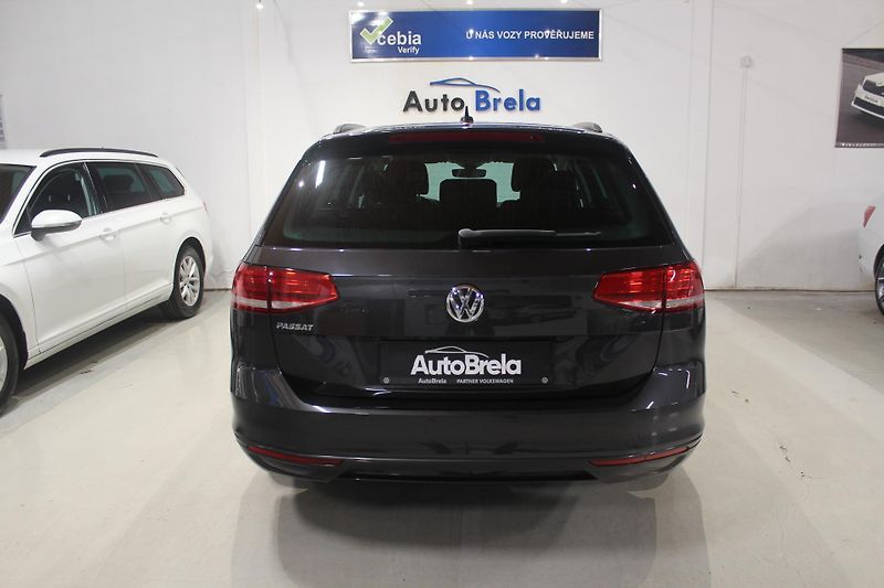 Volkswagen Passat (2019) 2.0TDI DSG Display LED Navi - fotka 11 z 35