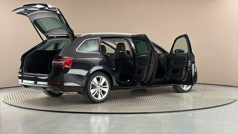 Škoda Superb 2.0 TSI DSG Style Combi - fotka 6 z 30