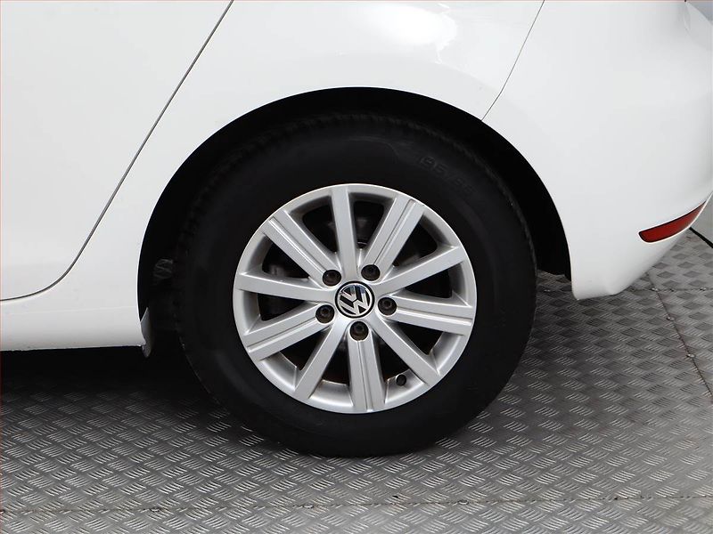 Volkswagen Golf (2012) 1.2 TSI, Tempomat - fotka 12 z 14