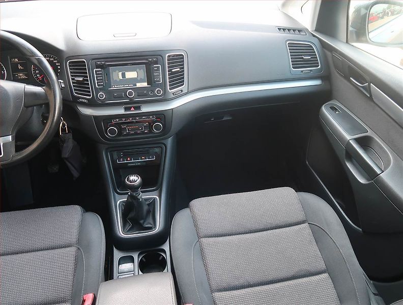 Volkswagen Sharan (2011) 2.0 TDI, Navi, Tempomat - fotka 8 z 13