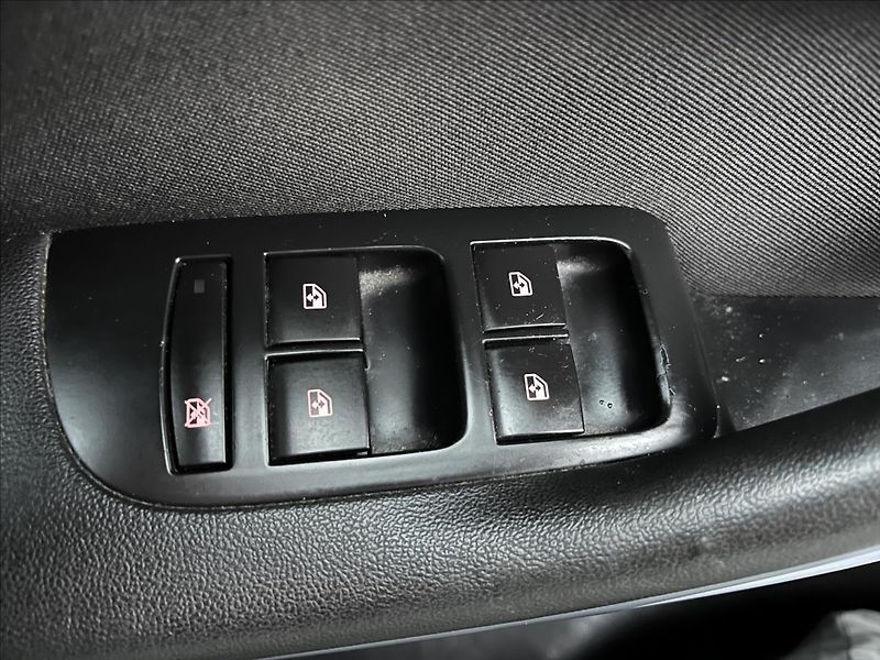 Opel Zafira 1,6 CDTi 100KW TOURER 2xKOLA - fotka 28 z 39