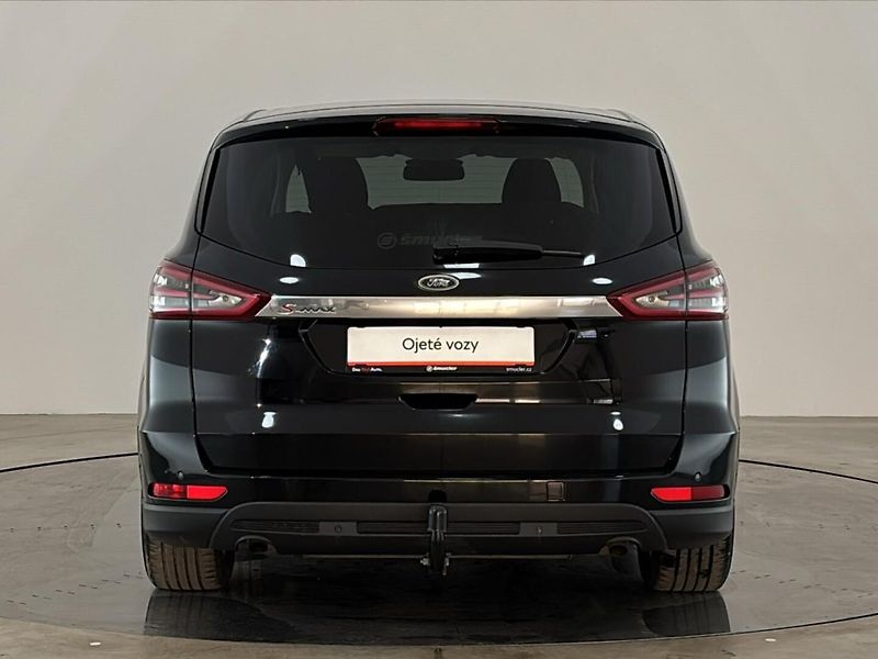 Ford S-MAX Titanium AT - fotka 17 z 28