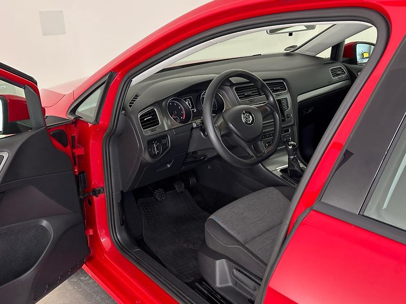 Volkswagen Golf Trendline - fotka 6 z 28