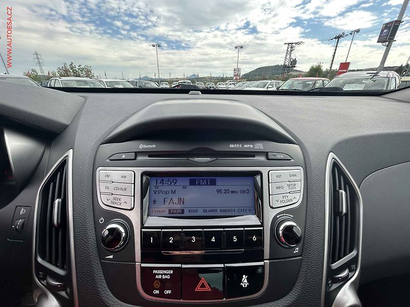 Hyundai ix35 (2011) 2.0 GDi AC, výhřev - fotka 15 z 17