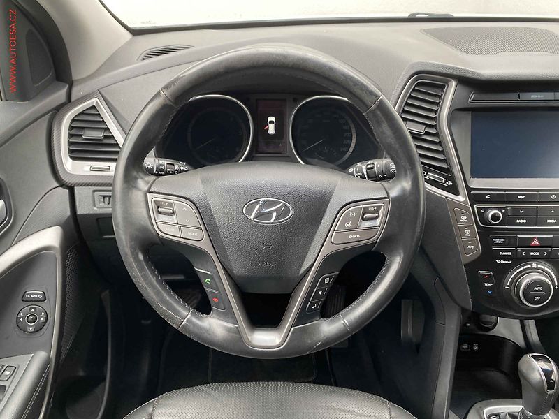 Hyundai Santa Fe (2016) 2.2 CRDi 4x4, Premium, AT - fotka 12 z 19