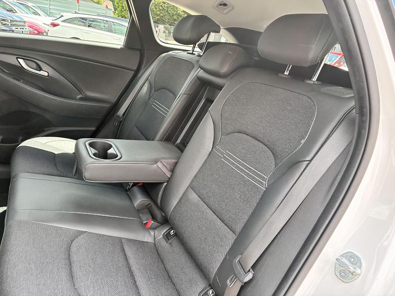 Hyundai i30 WG 1.5T-GDi 117kW DCT STYLE  - fotka 13 z 36