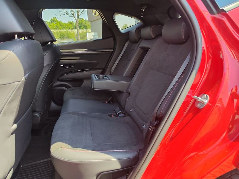 Hyundai Tucson 1.6 T-GDi/110kW N-Line - fotka 12 z 37