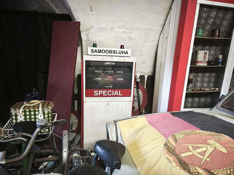 U vstupu do muzea překvapí stylově zařízená recepce z Barkasu.