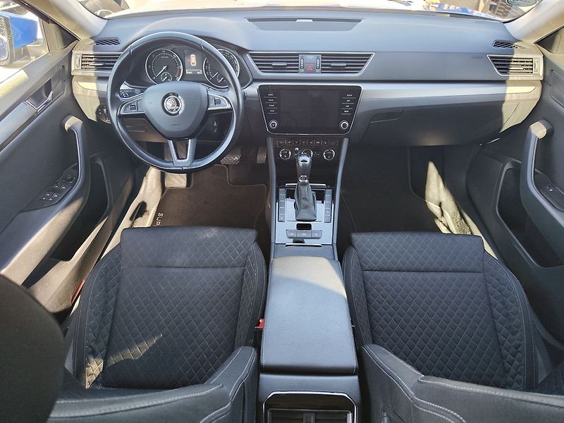 Škoda Superb 2.0 TDI/110kW Style DSG - fotka 13 z 32
