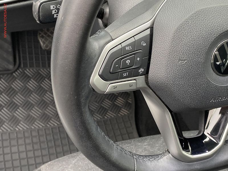 Volkswagen Golf (2022) 2.0 TDi, 2.maj,ČR, Life, LED - fotka 13 z 17