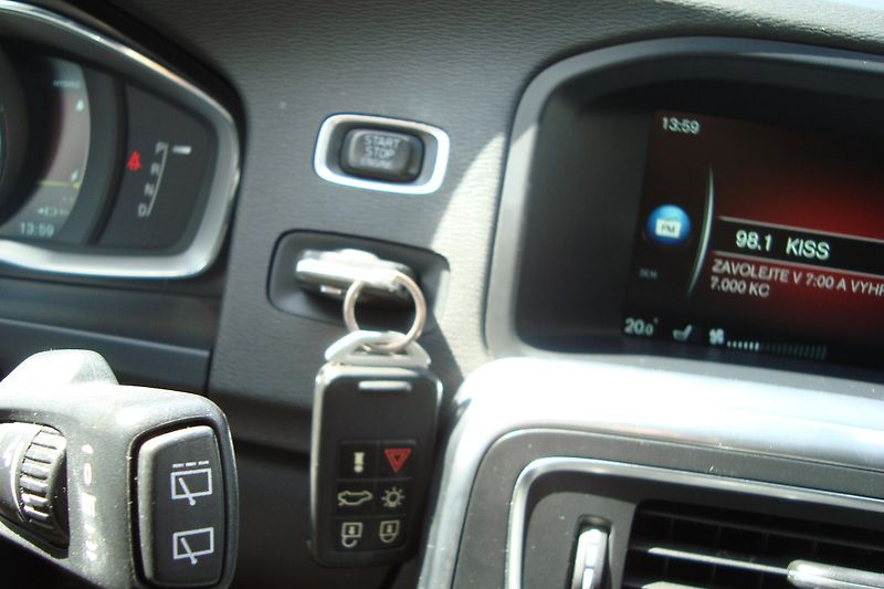 Volvo V60 (2013) PLUG-IN-HYBRID,2.4D6,AWD,158kW - fotka 68 z 78