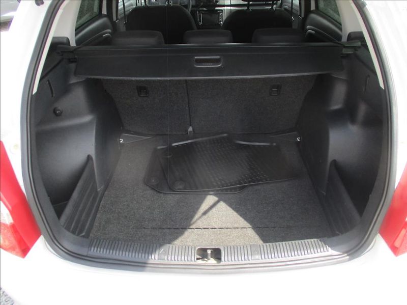 Škoda Fabia 1,4 i 16v, klima,servis,tažné, - fotka 9 z 34
