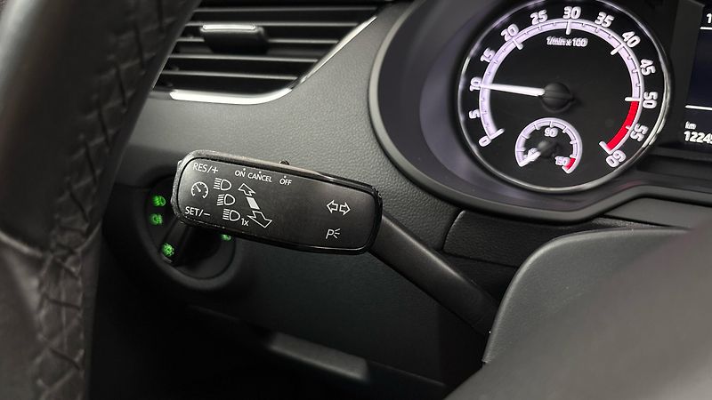 Škoda Octavia 1.6 TDI Ambition Combi - fotka 14 z 24