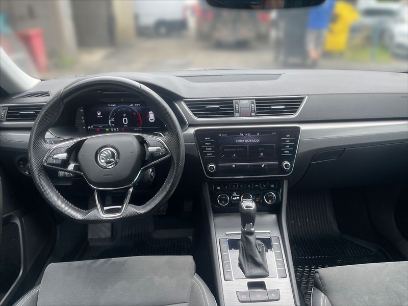 Škoda Superb 2,0 TSI Style AT - fotka 9 z 11