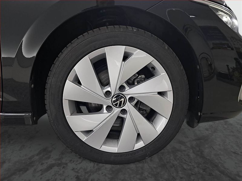 Volkswagen Golf (2025) Style 1.5 eTSI - fotka 15 z 18