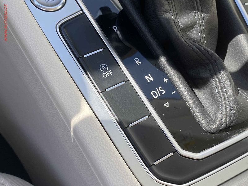 Volkswagen Passat (2018) 2.0 TDi, Comfortline, DSG - fotka 15 z 18