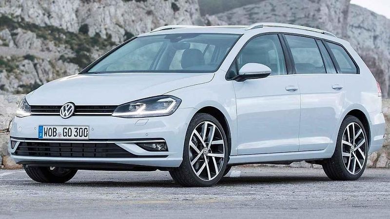 Mazda 6 si účtuje za kombi přesně tolik, co za sedan. Tedy 716 400 Kč.