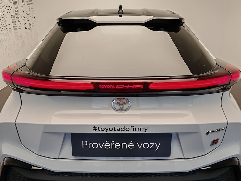 Toyota C-HR 2.0 PHEV 4x2 GR SPORT - fotka 7 z 49